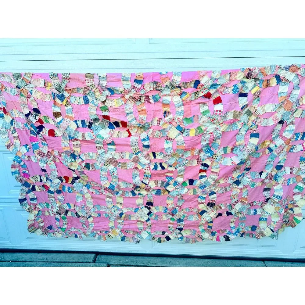 1930'S/40'S ANTIQUE PINK DOUBLE WEDDING RING QUILT TOP 65 X 85